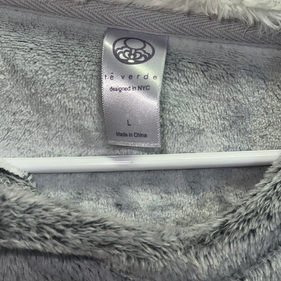 Te Verde Tops - Picture 3 of 3